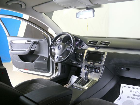 Volkswagen Passat, 1.8 л, Робот, 2013 фото 2