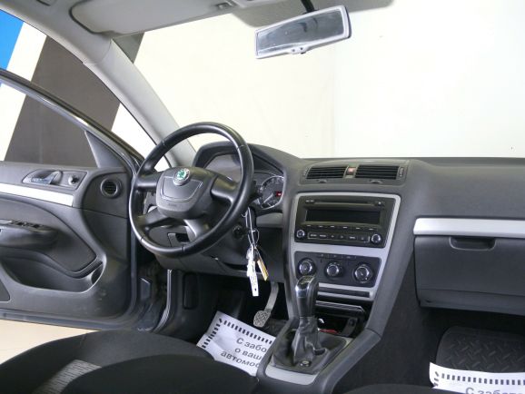 Skoda Octavia, 1.8 л, МТ, 2010 фото 2