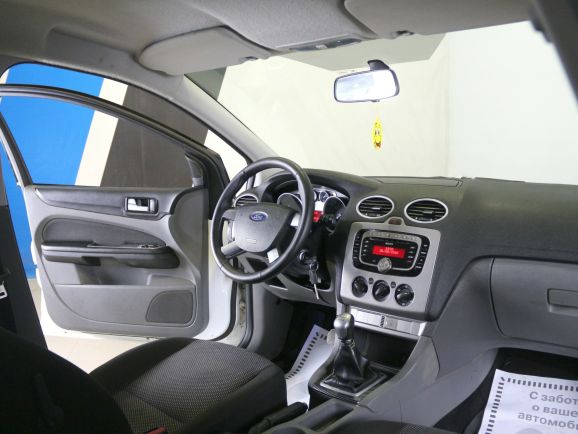 Ford Focus, 1.8 л, МТ, 2010 фото 2