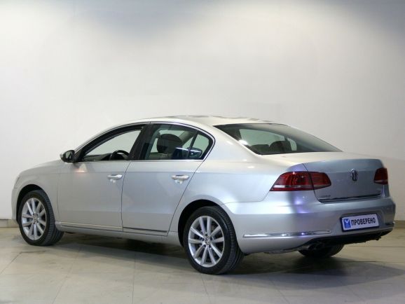 Volkswagen Passat, 1.8 л, Робот, 2014 фото 6