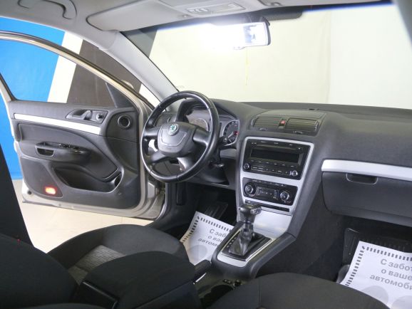 Skoda Octavia, 1.6 л, АТ, 2011 фото 2