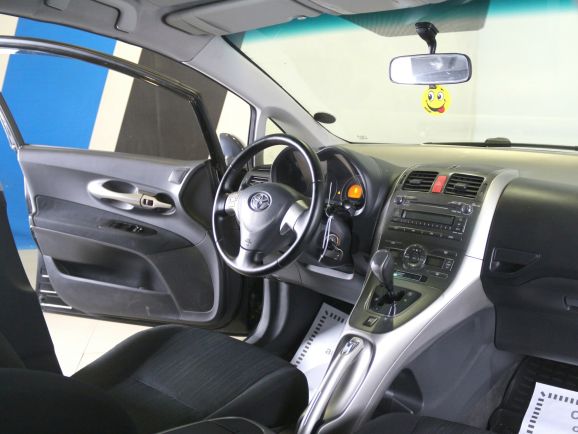 Toyota Auris, 1.6 л, Робот, 2008 фото 2