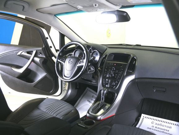 Opel Astra Cosmo, 1.6 л, АТ, 2013 фото 2