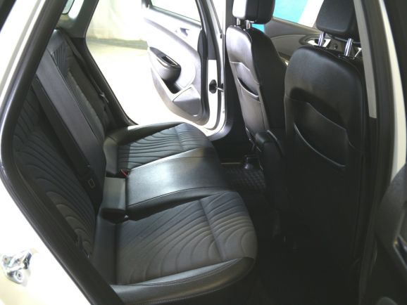 Opel Astra Cosmo, 1.6 л, АТ, 2013 фото 1