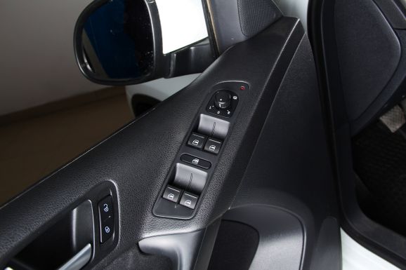 Volkswagen Tiguan, 1.4 л, Робот, 2012 фото 12