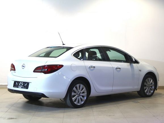 Opel Astra, 1.6 л, АТ, 2012 фото 4
