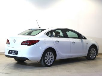 Opel Astra, 1.6 л, АКПП, 2012 фото 4