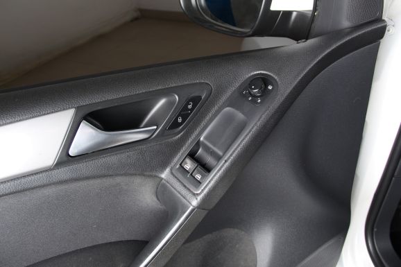 Volkswagen Golf, 1.6 л, Робот, 2012 фото 7