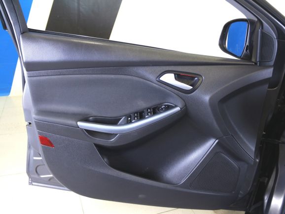 Ford Focus Titanium, 1.6 л, МТ, 2012 фото 2