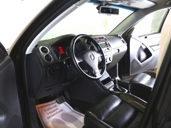 Volkswagen Tiguan, 2.0 л, АТ, 2010 фото 7