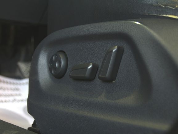 Volkswagen Tiguan, 2.0 л, АТ, 2010 фото 2