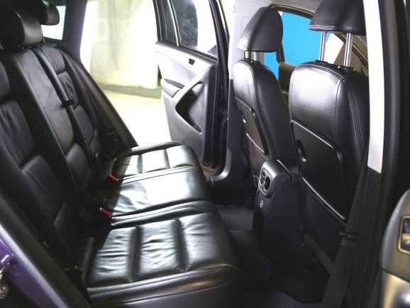 Volkswagen Tiguan, 2.0 л, АТ, 2010 фото 1