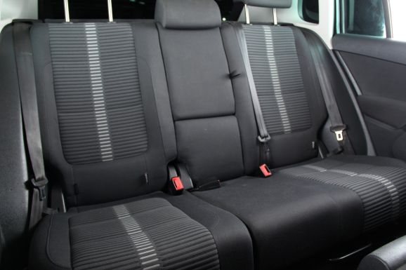 Volkswagen Tiguan, 2.0 л, АТ, 2010 фото 1