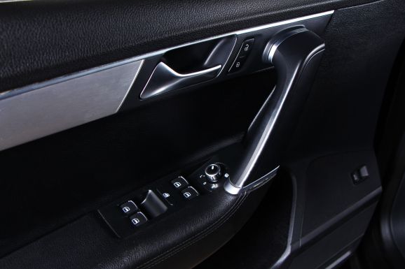 Volkswagen Passat, 1.8 л, Робот, 2012 фото 7