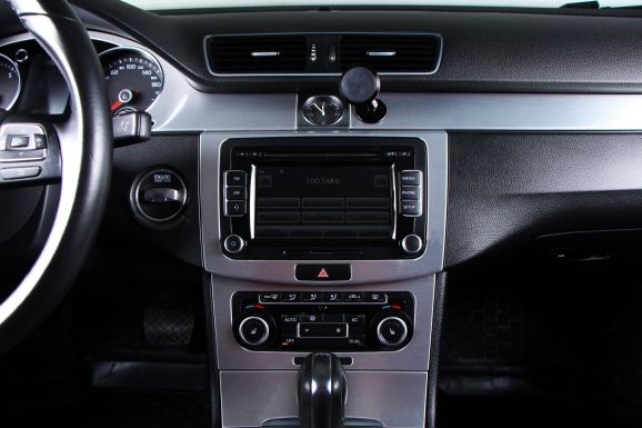 Volkswagen Passat, 1.8 л, Робот, 2012 фото 14