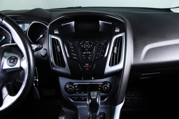 Ford Focus, 1.6 л, Робот, 2014 фото 11