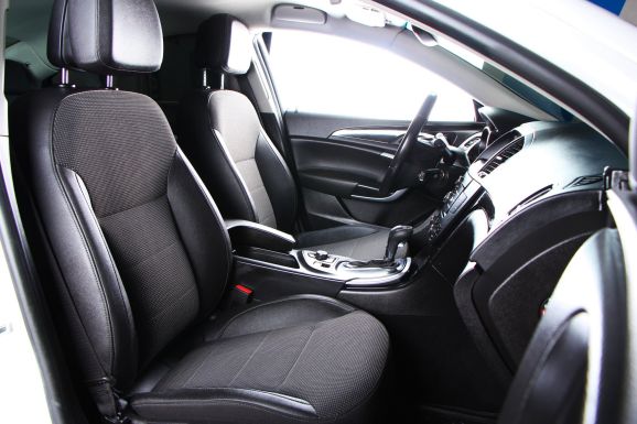 Opel Insignia, 2.0 л, АТ, 2012 фото 2