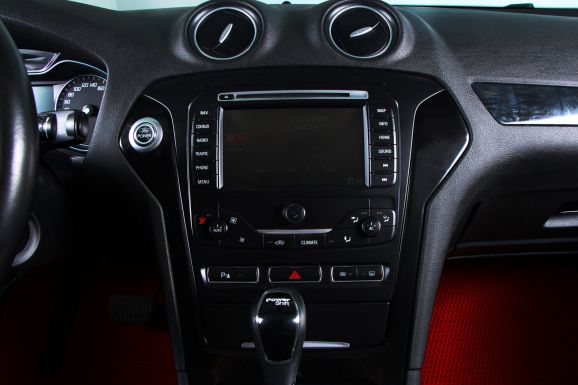 Ford Mondeo, 2.0 л, Робот, 2012 фото 13