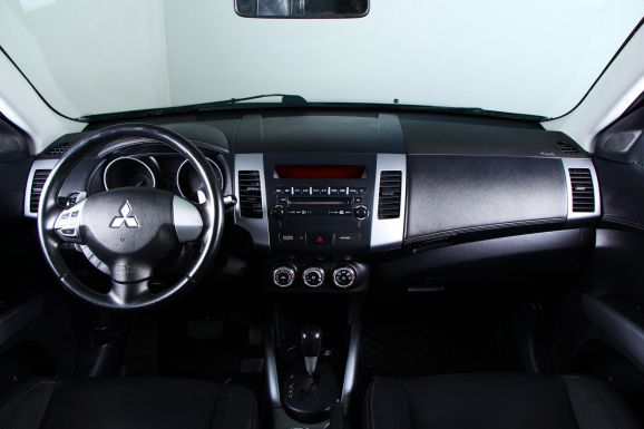 Mitsubishi Outlander, 2.4 л, Вариатор, 2011 фото 10