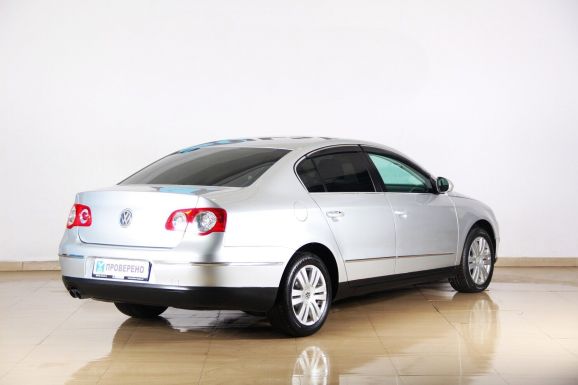 Volkswagen Passat, 1.8 л, Робот, 2010 фото 4