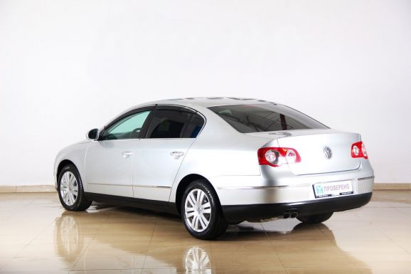 Volkswagen Passat, 1.8 л, Робот, 2010 фото 6