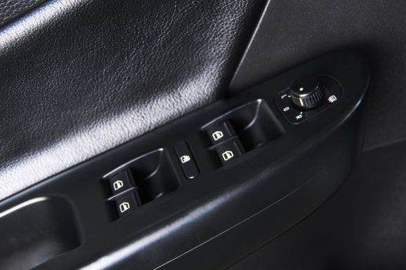 Volkswagen Passat, 1.8 л, Робот, 2010 фото 7