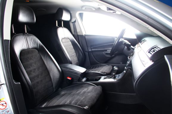 Volkswagen Passat, 1.8 л, Робот, 2010 фото 2