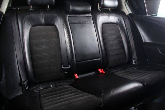 Volkswagen Passat, 1.8 л, Робот, 2010 фото 1