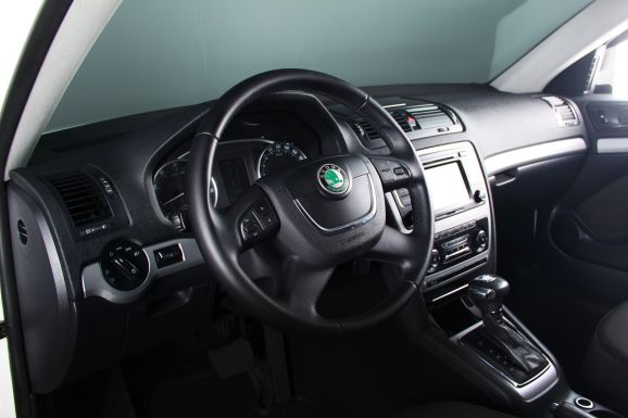 Skoda Octavia, 1.8 л, Робот, 2012 фото 7