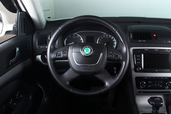 Skoda Octavia, 1.8 л, Робот, 2012 фото 8