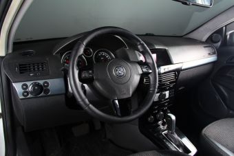 Opel Astra, 1.8 л, АКПП, 2012 фото 8