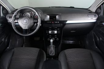 Opel Astra, 1.8 л, АКПП, 2012 фото 9