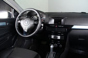 Opel Astra, 1.8 л, АКПП, 2012 фото 10