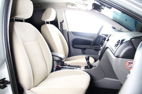 Ford Focus, 1.8 л, МТ, 2010 фото 2