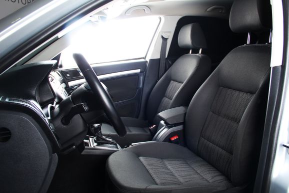 Skoda Octavia, 1.4 л, Робот, 2011 фото 8