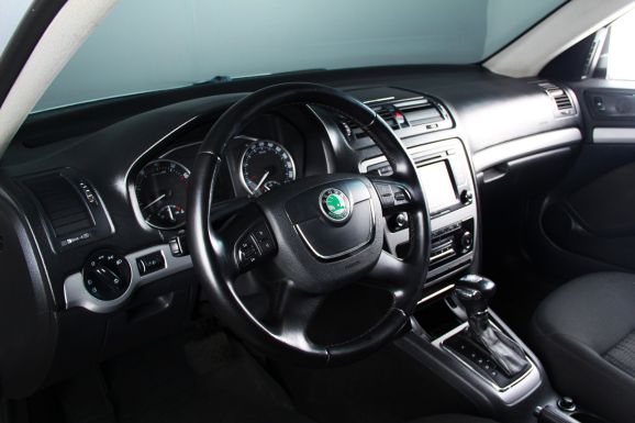 Skoda Octavia, 1.4 л, Робот, 2011 фото 9