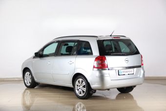 Opel Zafira, 1.8 л, РКПП, 2011 фото 6