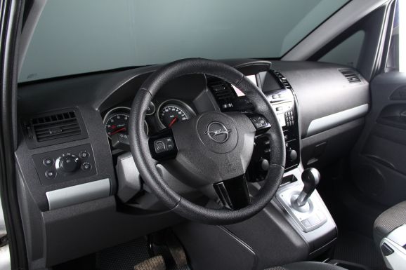 Opel Zafira, 1.8 л, Робот, 2011 фото 9