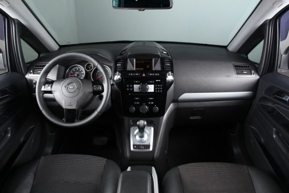 Opel Zafira, 1.8 л, Робот, 2011 фото 10