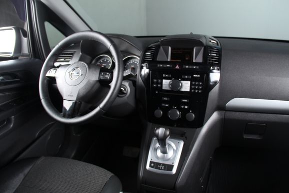 Opel Zafira, 1.8 л, Робот, 2011 фото 12