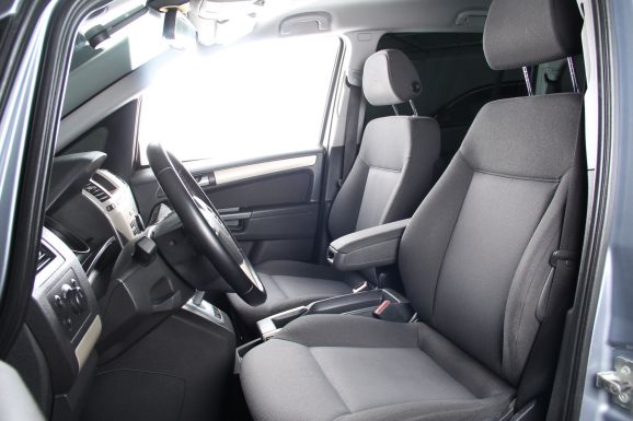 Opel Zafira, 1.8 л, Робот, 2011 фото 7