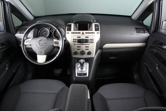Opel Zafira, 1.8 л, Робот, 2011 фото 9