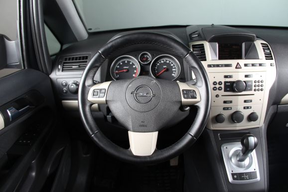 Opel Zafira, 1.8 л, Робот, 2011 фото 10