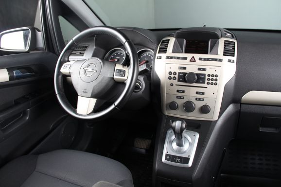 Opel Zafira, 1.8 л, Робот, 2011 фото 11