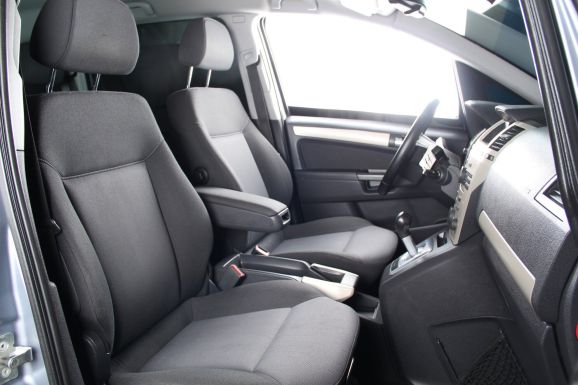 Opel Zafira, 1.8 л, Робот, 2011 фото 2