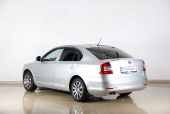 Skoda Octavia, 1.8 л, МКПП, 2011 фото 5