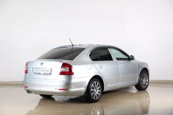 Skoda Octavia, 1.8 л, МКПП, 2011 фото 6