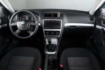 Skoda Octavia, 1.8 л, МКПП, 2011 фото 10