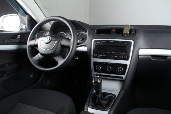 Skoda Octavia, 1.8 л, МКПП, 2011 фото 12