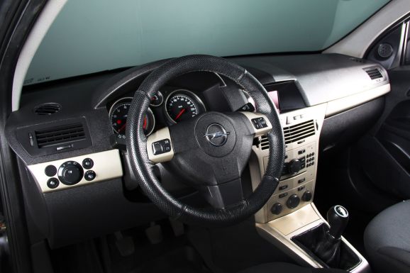 Opel Astra, 1.6 л, МТ, 2012 фото 8